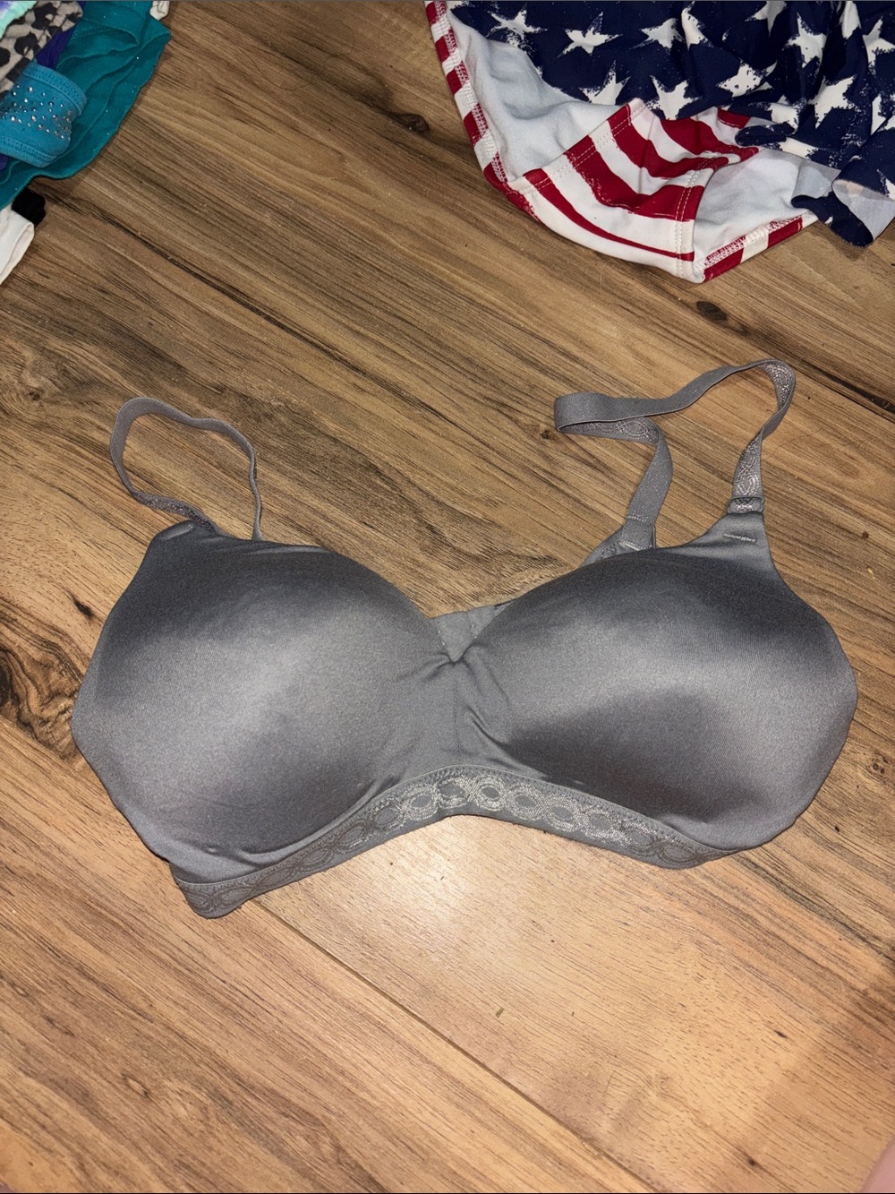 Women's Seamless Bra with Light Lace Trim